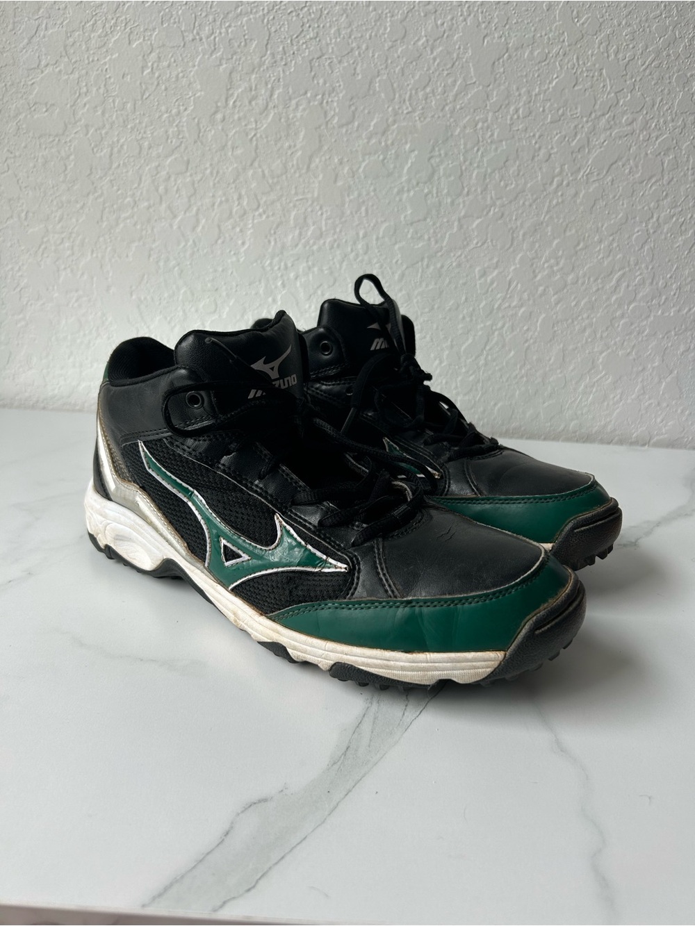 Mizuno Black and Green Men's Athletic Sneakers